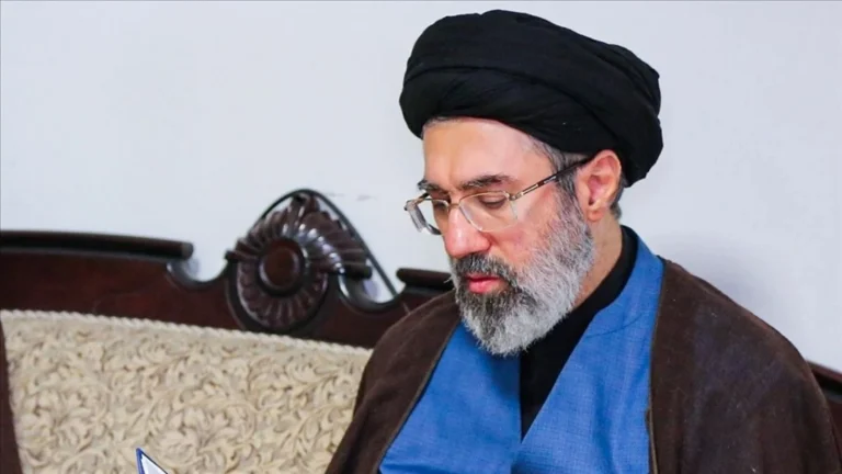 İran Lideri Hamaney, ABD Tehditlerine Karşı Yeni Cepheler Uyarısı Yaptı