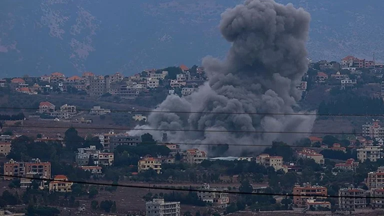 İsrail ordusu Lübnan’ın Tyre kentinde sivil hedefleri vurdu