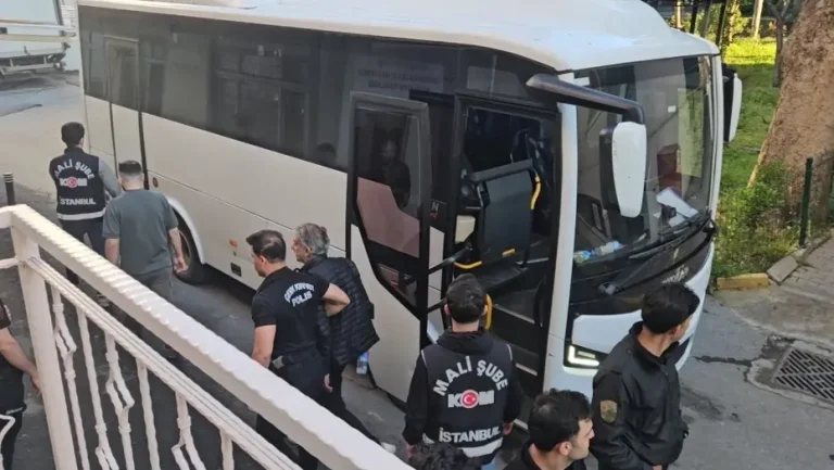 İstanbul Büyükşehir Belediyesi’nde yolsuzluk iddiasıyla 12 kişi adliyeye sevk edildi