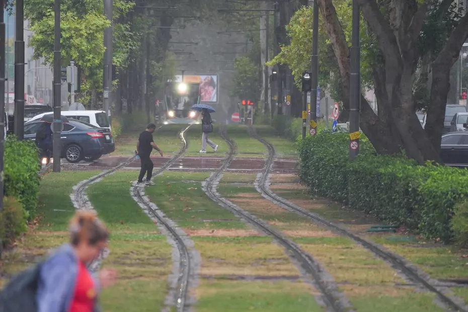 İstanbul ve İzmir’de sıcaklık artarken akşam sağanak yağış bekleniyor