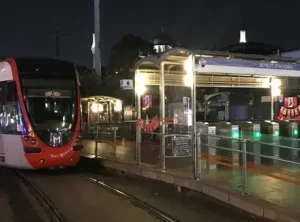 İstanbul’da Gülhane’deki Yangın Tramvay Seferlerini Etkiledi