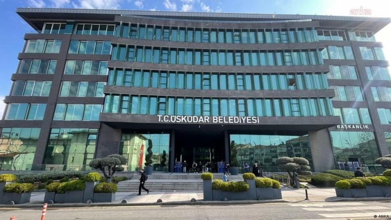 İstanbul’da İBB ve Üsküdar Belediyesi’ne düzenlenen operasyonlarda 19 kişi gözaltına alındı