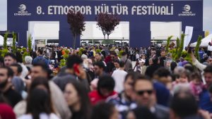 İstanbul’daki 8. Etnospor Kültür Festivali’nde çocuklar geleneksel sporlara hayran kaldı