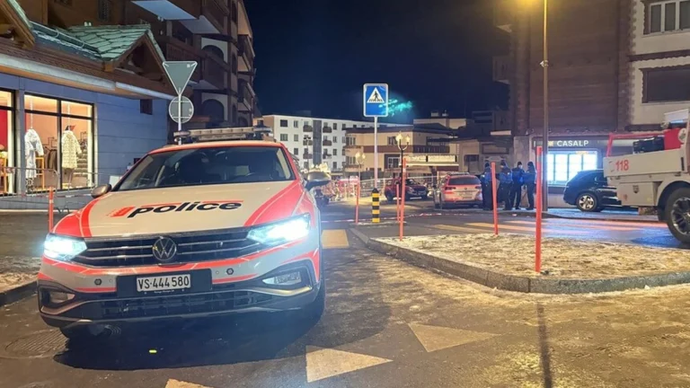 İsviçre’deki tren istasyonunda bıçaklı saldırı sonrası üç kişi yaralandı