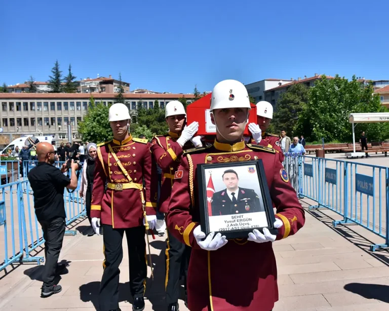Jandarma Yusuf Ergün’ün Kırıkkale’deki cenaze törenine yüzlerce kişi katıldı
