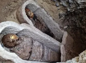 Kahire yakınlarındaki mumya, İlyada’dan bir metinle tarihe geçti