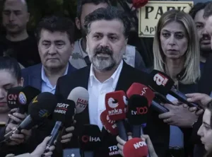 Kemal Kılıçdaroğlu, CHP’nin Yargı Kararı Ardından Özgür Özel ile İşbirliği Yolu Arıyor