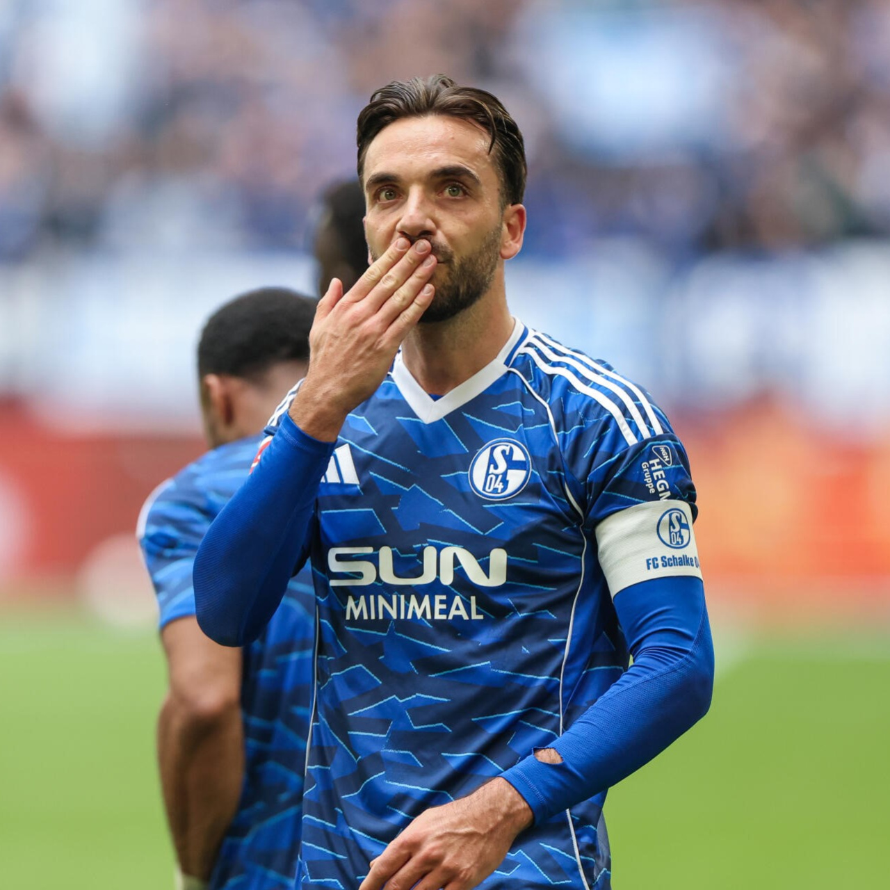 Kenan Karaman’ın Golüyle Schalke 04 Bundesliga’ya Dönüşünü Garanti Altına Aldı