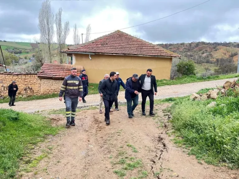 Kırıkkale Derekışla’da sağanak sonrası toprak kayması sonucu 9 yapı zarar gördü