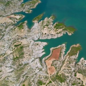 Kralkızı Barajı’nın Turkuaz Renkli Cennet Köşesi Doğaseverleri Cezbediyor