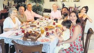 Kurban Bayramı’nda ünlü isimler aileleriyle geleneksel kahvaltıda buluştu