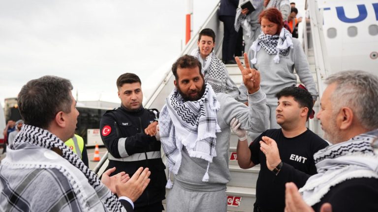 Küresel Sumud Filosu aktivistleri İsrail’den İstanbul’a dönüş yaptı
