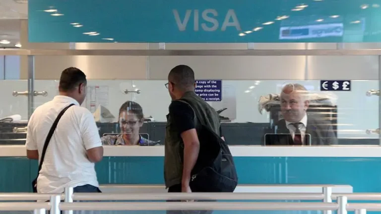 Küresel vize devine yönelik araştırma, acentelerin randevuları karaborsada sattığını ortaya çıkardı