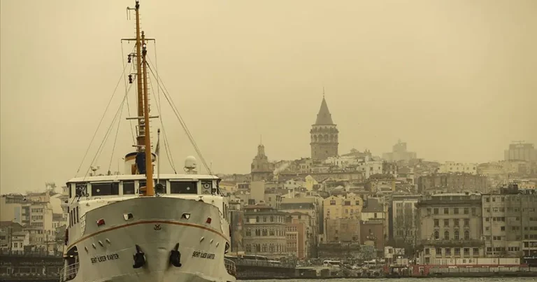 Kuzey Afrika kaynaklı çöl tozları İstanbul’u etkisi altına alıyor ve Türkiye geneline yayılacak