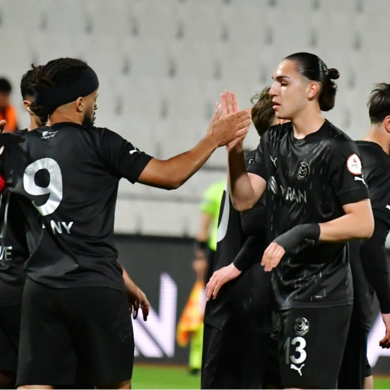 Manisa FK, Sakaryaspor’u 5-0 ile Geçerek Sezonu Farklı Galibiyetle Kapattı