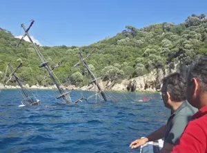 Marmaris’te tur teknesi battı, 110 yolcu güvenle tahliye edildi