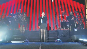 Mersin Kültür Yolu Festivali’nde Merve Özbey hayranlarıyla unutulmaz bir gece yaşadı