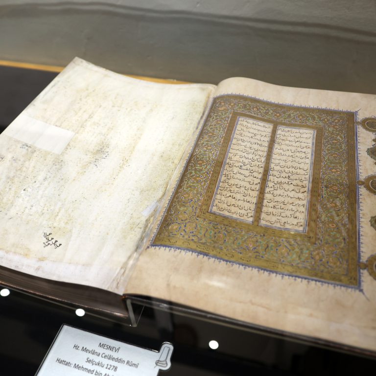 Mevlana Müzesi’ndeki el yazması eserler özel tekniklerle korunuyor