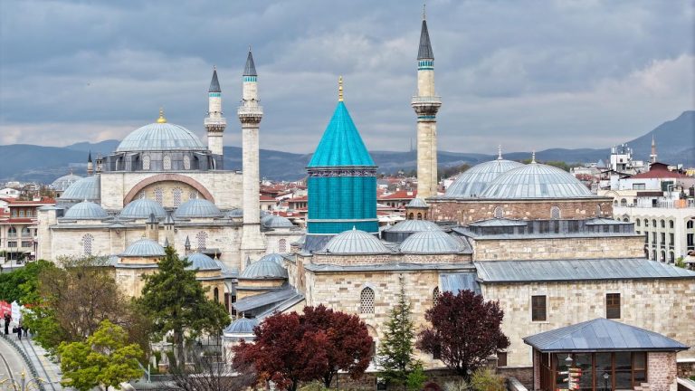 Mevlana Müzesi’ndeki nadir el yazması eserler özel koruma teknikleriyle muhafaza ediliyor
