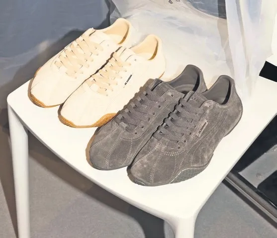 Moda dünyası spor ayakkabılarla yeni bir trend dalgası yaratmaya hazırlanıyor