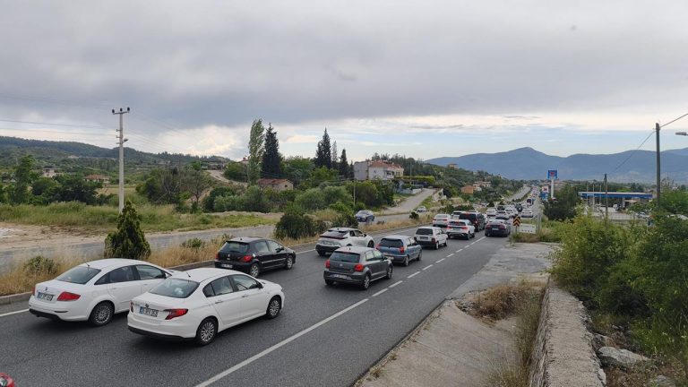 Muğla’da Bayram Tatili Yoğunluğu Trafiği Kilometrelerce Uzattı