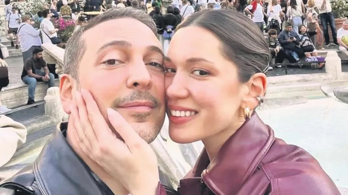 Oğuzhan Koç sevgilisi Hazal Subaşı’nın doğum gününü Roma’da Aşk Çeşmesi’nde kutladı