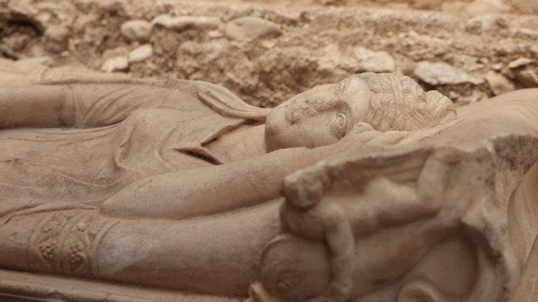 Olympos’ta Antik Döneme Ait Aristokrat Kadın Mezarı Keşfedildi