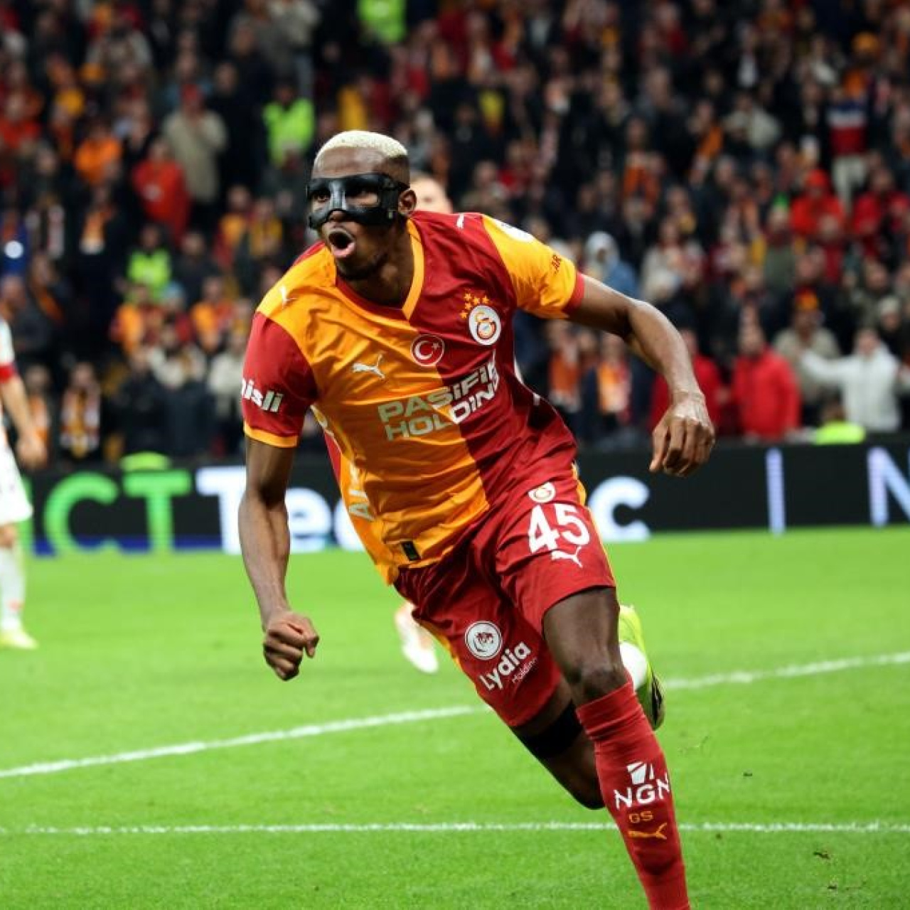 Osimhen, Galatasaray ile ilgili transfer söylentilerine tepki gösterdi