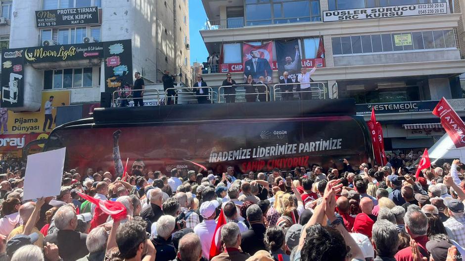 Özgür Özel, Güvenpark’ta Erdoğan ile Millet Arasındaki Gerilimi Değerlendirdi