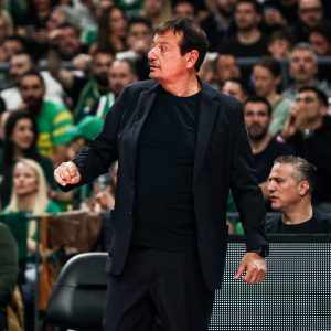 Panathinaikos evinde yenilince Valencia play-off serisini eşit duruma getirdi