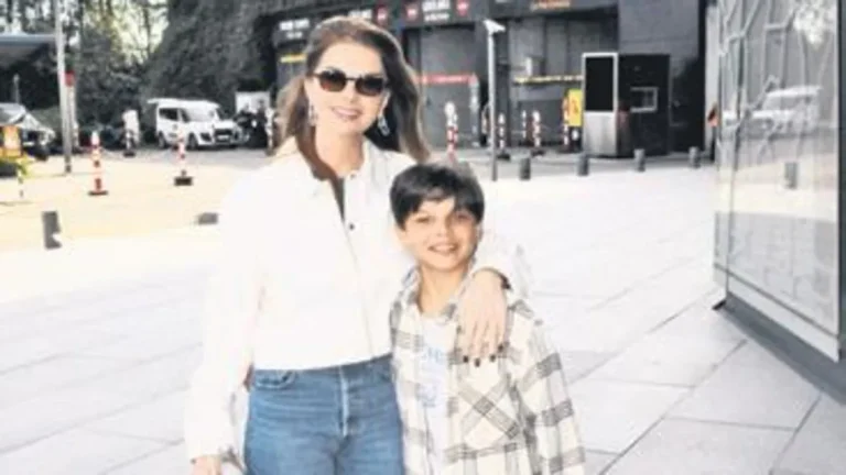 Pelin Karahan boşanma sonrası oğlu Eyüp Can ile alışveriş keyfi yaptı