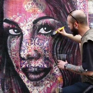 Ressam Ferhat Gümüş Gaziantep’te nostaljik perde ve halıları tuvale dönüştürüyor