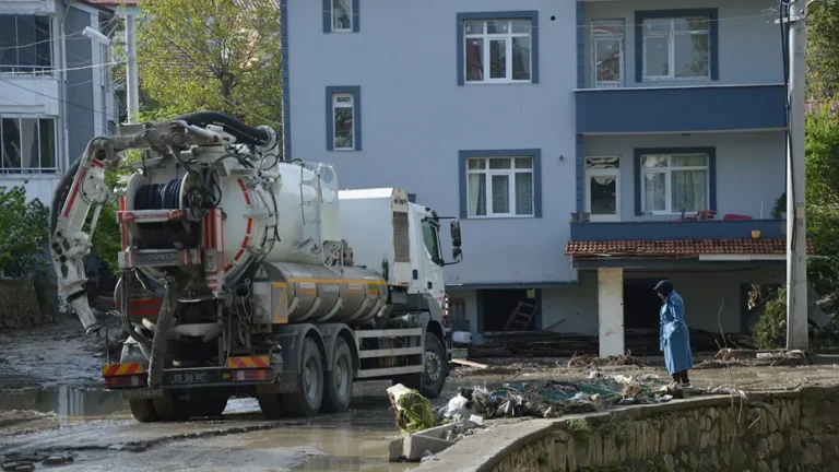 Havza’da sel felaketinin yaralarını sarmak için 50 Milyon Lira yardım