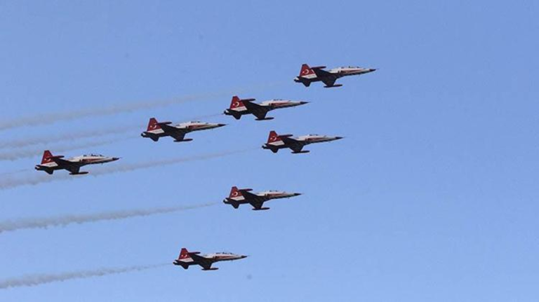 Samsun’da SOLOTÜRK ve Türk Yıldızları’nın prova uçuşları heyecan yarattı