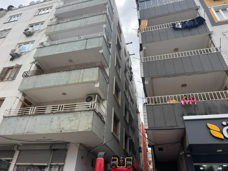 Şanlıurfa Birecik’te inşaat iskelesi çöktü, işçilerin mucizevi kurtuluşu