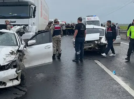 Şanlıurfa Siverek’te meydana gelen zincirleme kazada 2 kişi yaşamını yitirdi