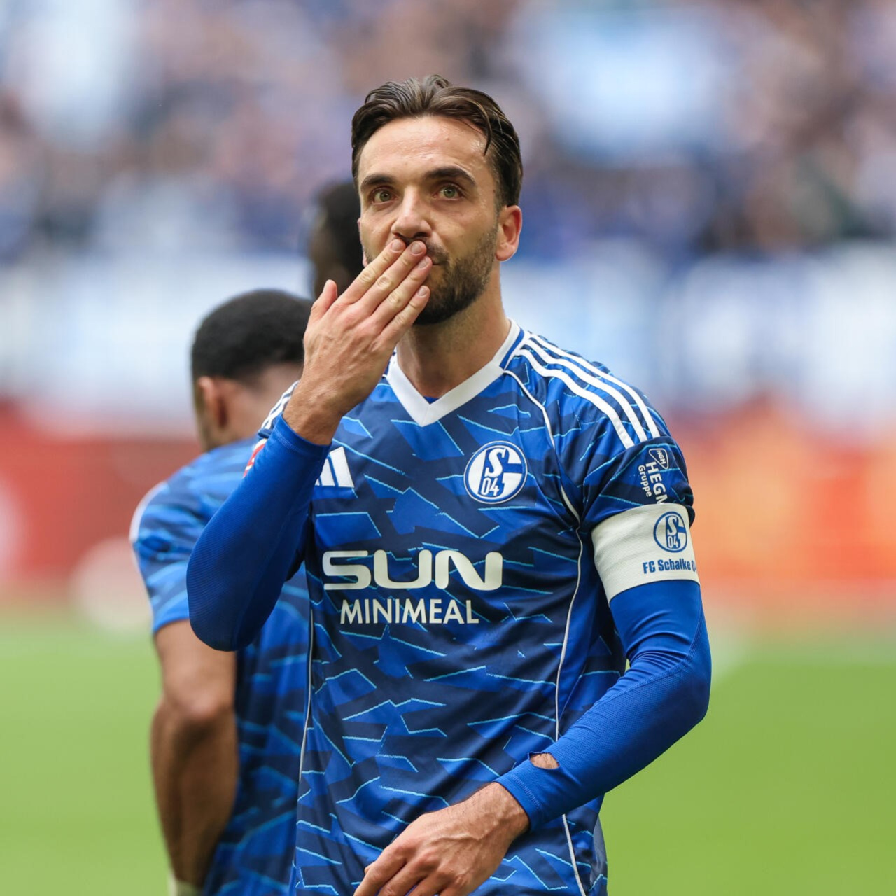 Schalke 04’ün kaptanı Kenan Karaman, Bundesliga ve milli takım hedeflerini açıkladı
