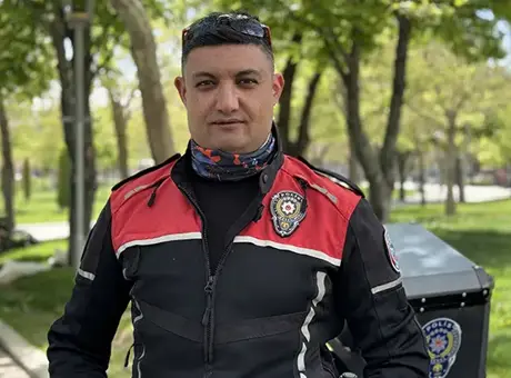 Selçuklu’da boğulma tehlikesi geçiren sürücüyü polis ekipleri kurtardı