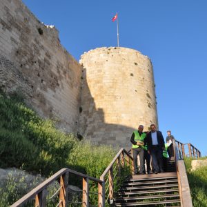 Silifke Kalesi’nde Gece Ziyaretleri İçin Işıklandırma Hazırlıkları Başladı