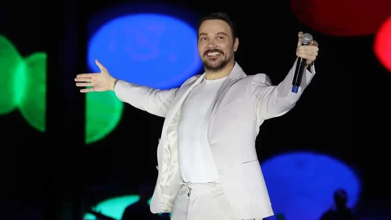 Sinan Akçıl’ın Eskişehir konserinde milli duygulara vurgu yaptığı anlar damga vurdu