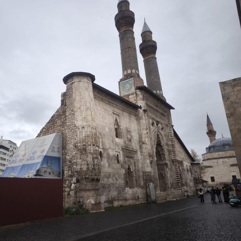 Sivas’ın Çifte Minareli Medresesi’nde tarihi dokuyu koruyacak restorasyon çalışmaları başlıyor