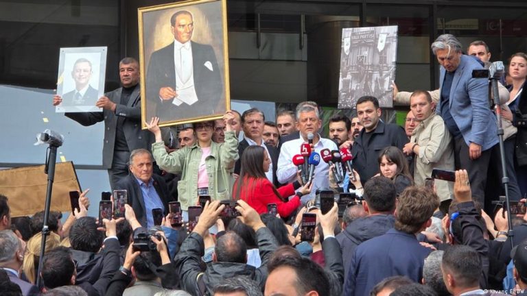 Siyasi Yolda Kararlılık Mesajı
