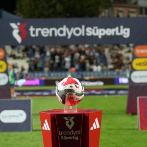 Süper Lig 2026-2027 sezonunda farklı şehirlerden gelen 13 takımın rekabetine sahne olacak