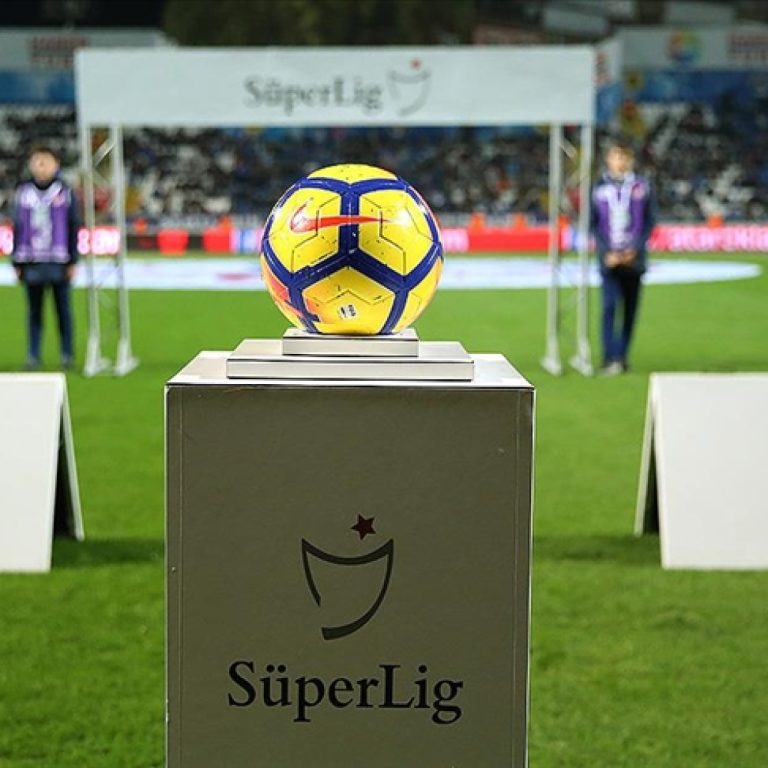 Süper Lig’de şampiyonluk ve kümede kalma mücadelesi son haftada nefes kesecek