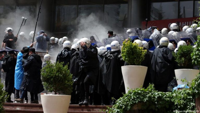 Tabipler Birliği biber gazının kapalı mekanlarda yoğun kullanımından endişeli