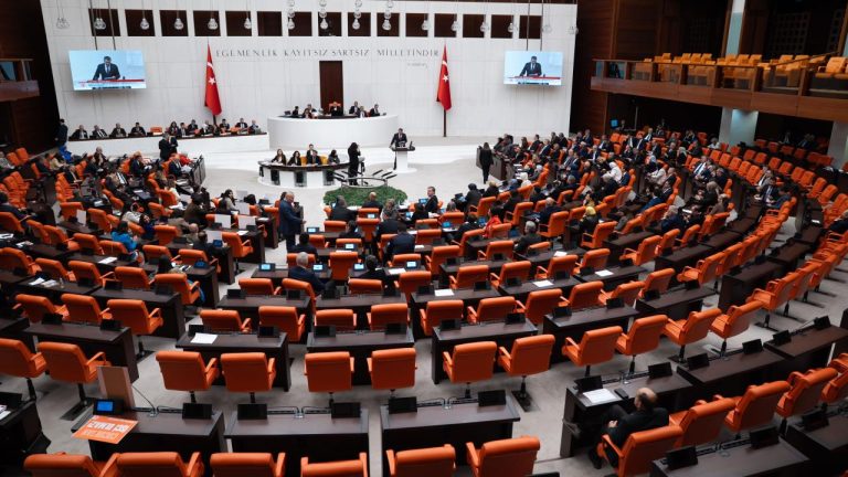 TBMM’de Site Aidatları ve Depremzedeler İçin Koruyucu Düzenlemeler Görüşülüyor