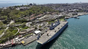 TCG Anadolu, Savunma Sanayi Fuarı’nda Ziyaretçi Akınına Uğradı