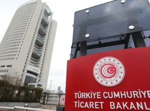 Ticaret Bakanlığı İzmir’de zeytinin tanesini 50 liraya satan satıcıya ceza kesti