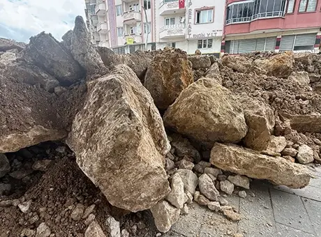 Tokat’ta olası sel felaketine karşı 9 kilometrelik kaya seti ve geniş çaplı tahliye hamlesi