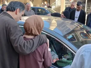 Trabzon’da 3 Aylık Bebek Arabada Mahsur Kalınca Anne Gözyaşlarına Boğuldu